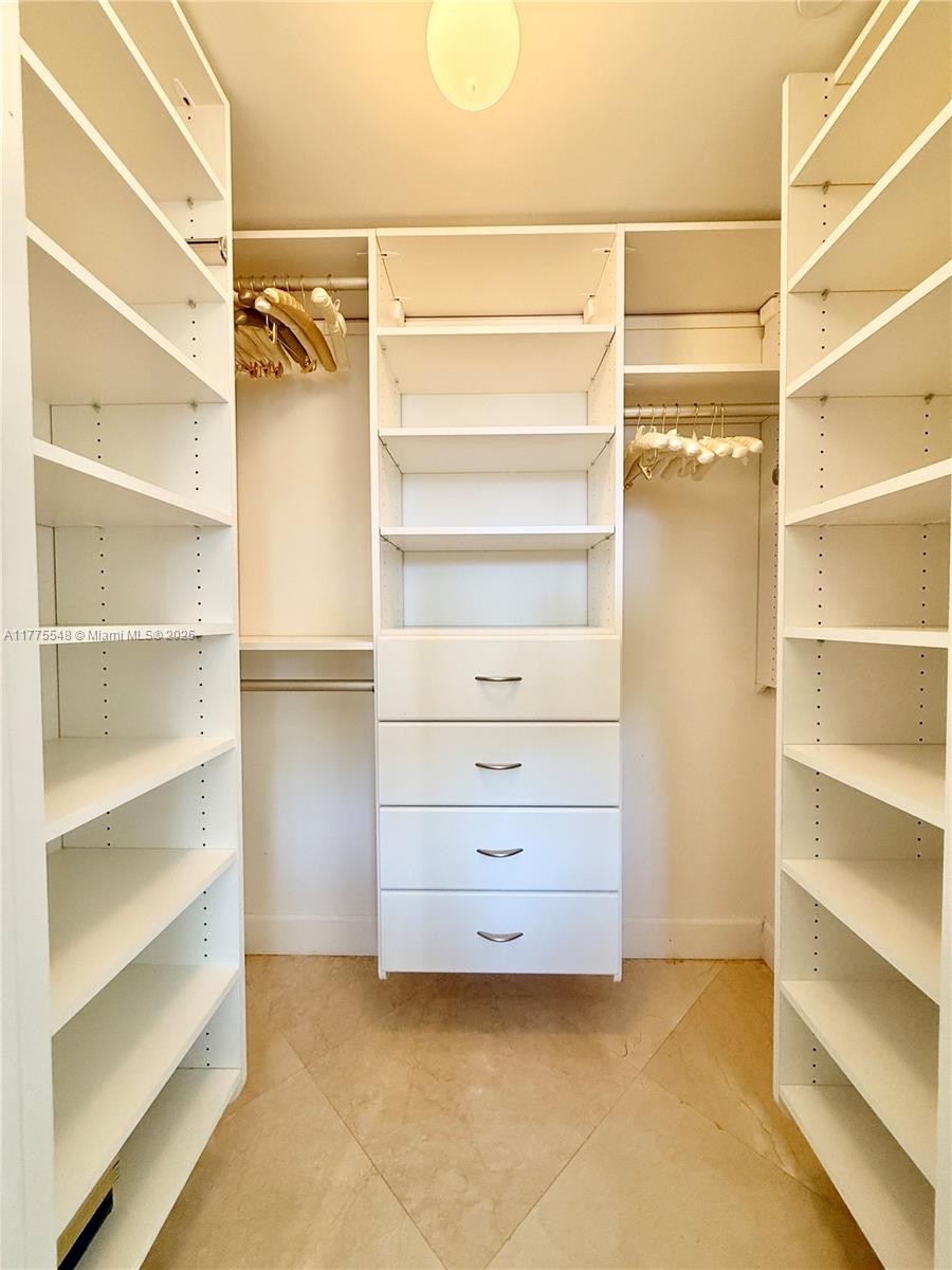 19900 E Country Club Dr #1207, Aventura FL 33180
