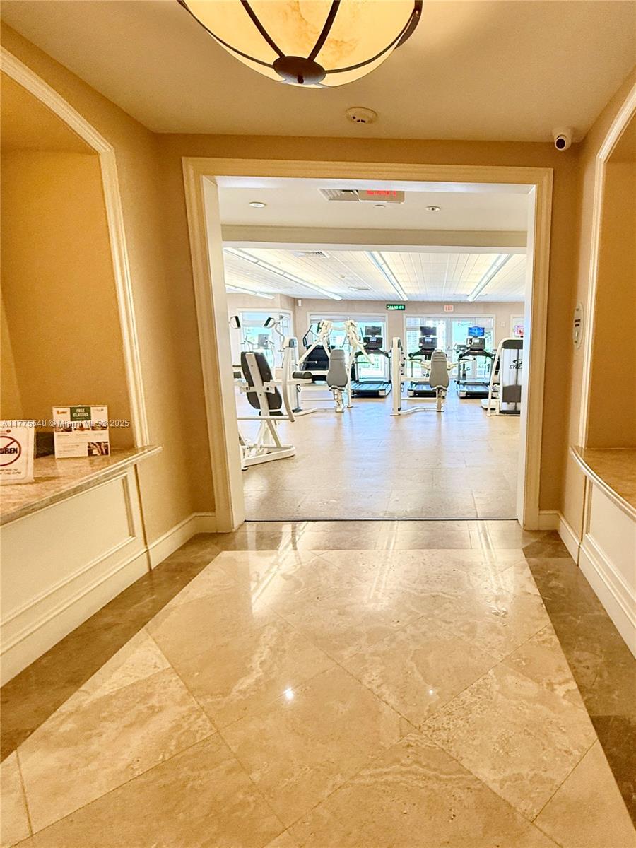 19900 E Country Club Dr #1207, Aventura FL 33180