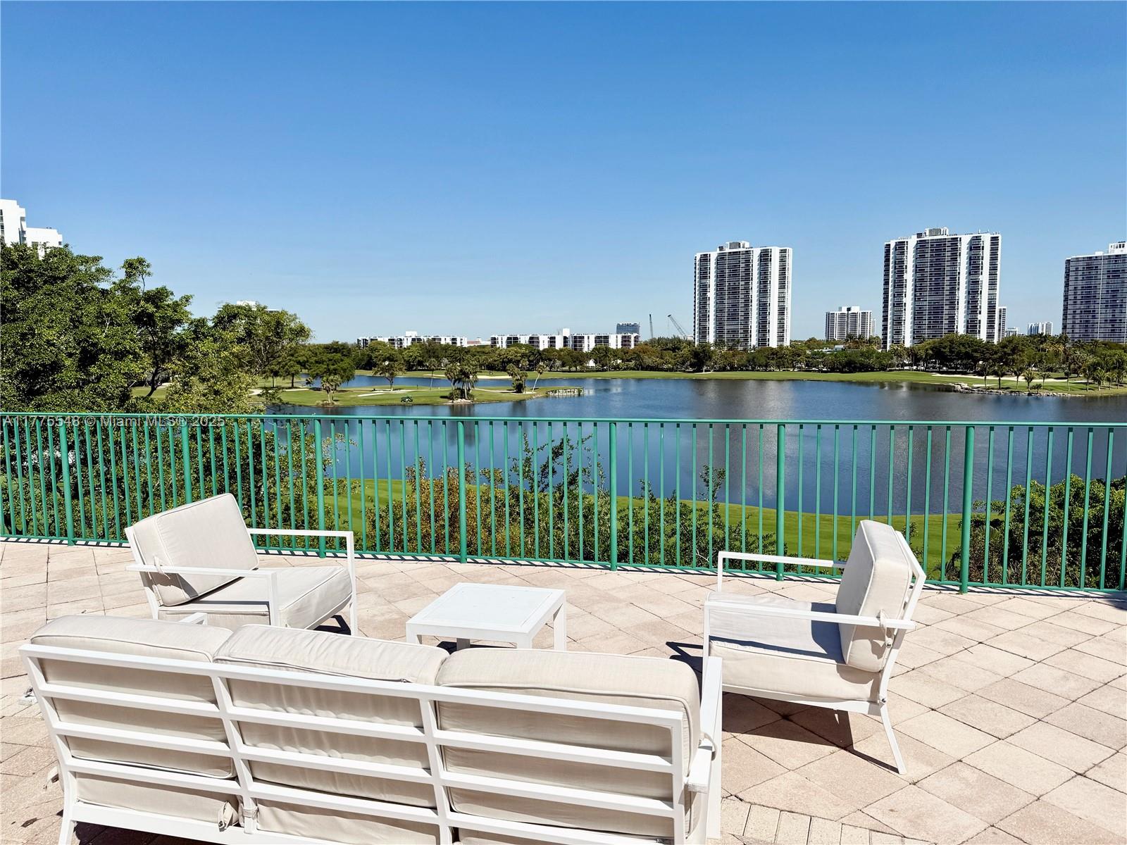 19900 E Country Club Dr #1207, Aventura FL 33180