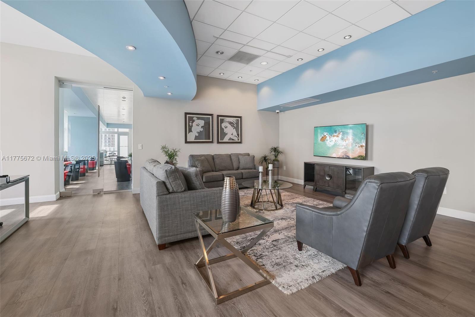 300 S Biscayne Blvd #T-2603, Miami FL 33131
