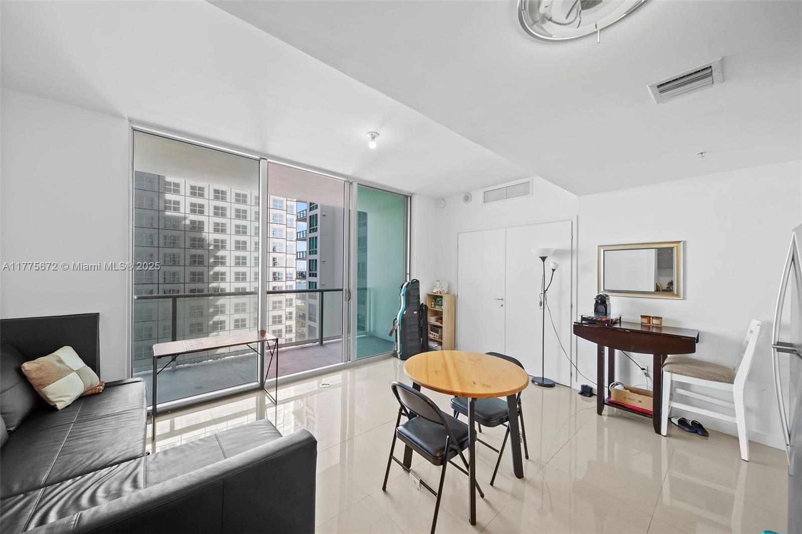 300 S Biscayne Blvd #T-2603, Miami FL 33131