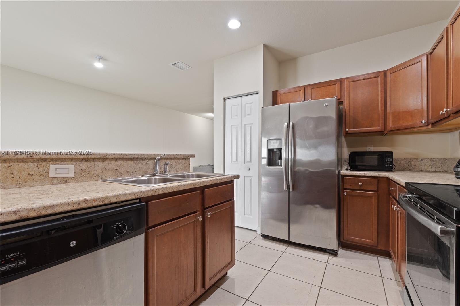 8881 W 35th Ln #8881, Hialeah, Florida image 13