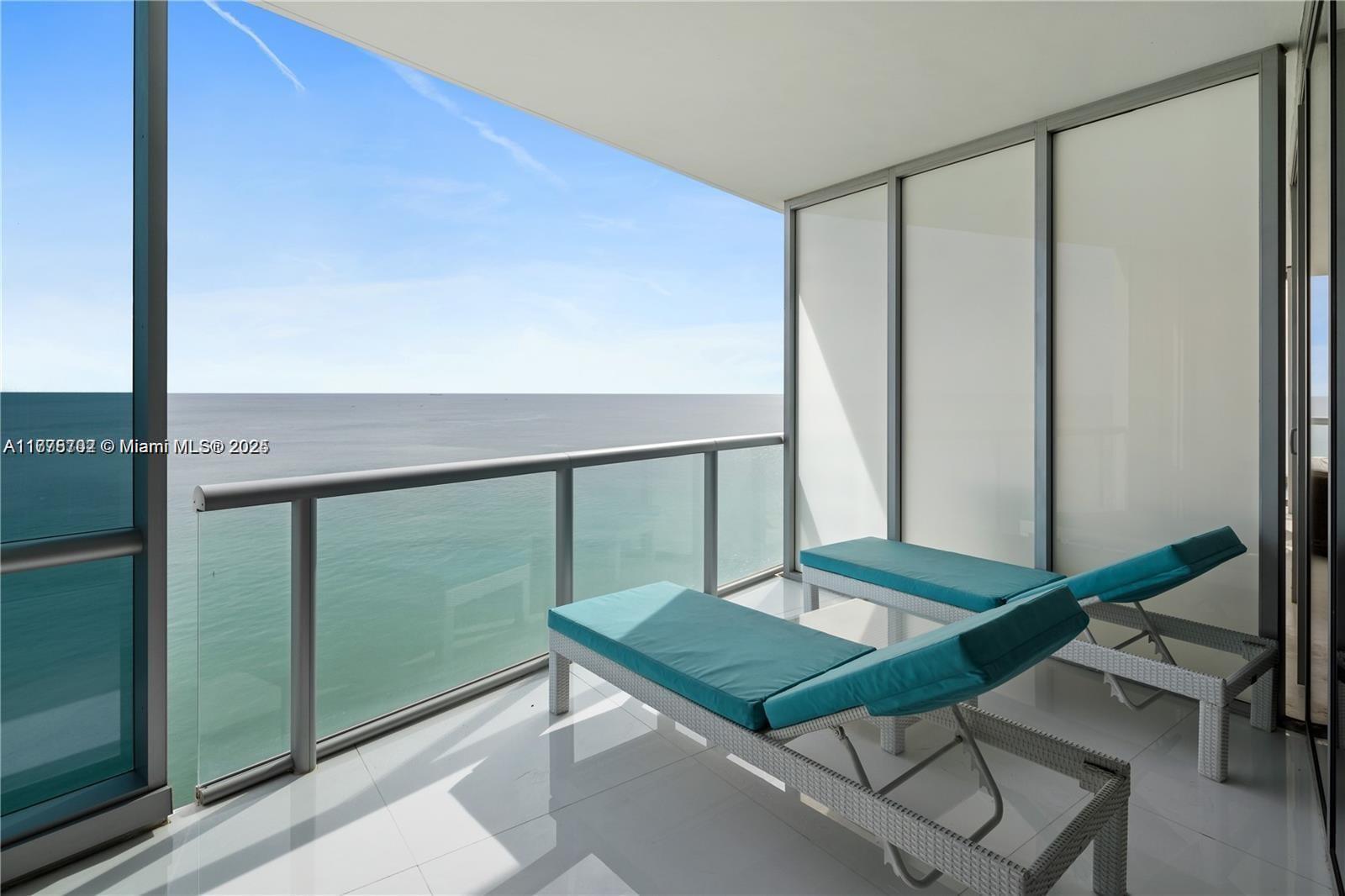Apartamento à Venda em Sunny Isles Beach, FL