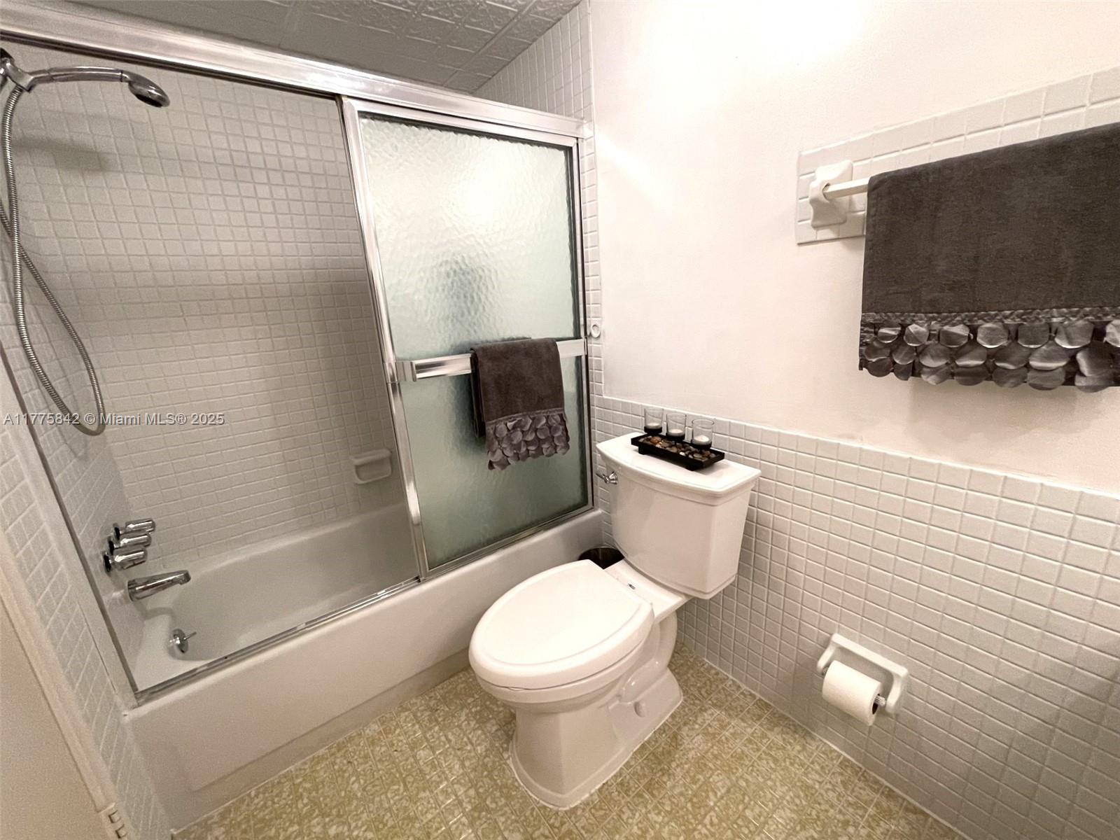 4851 NW 21st St #301, Lauderhill, Florida image 14