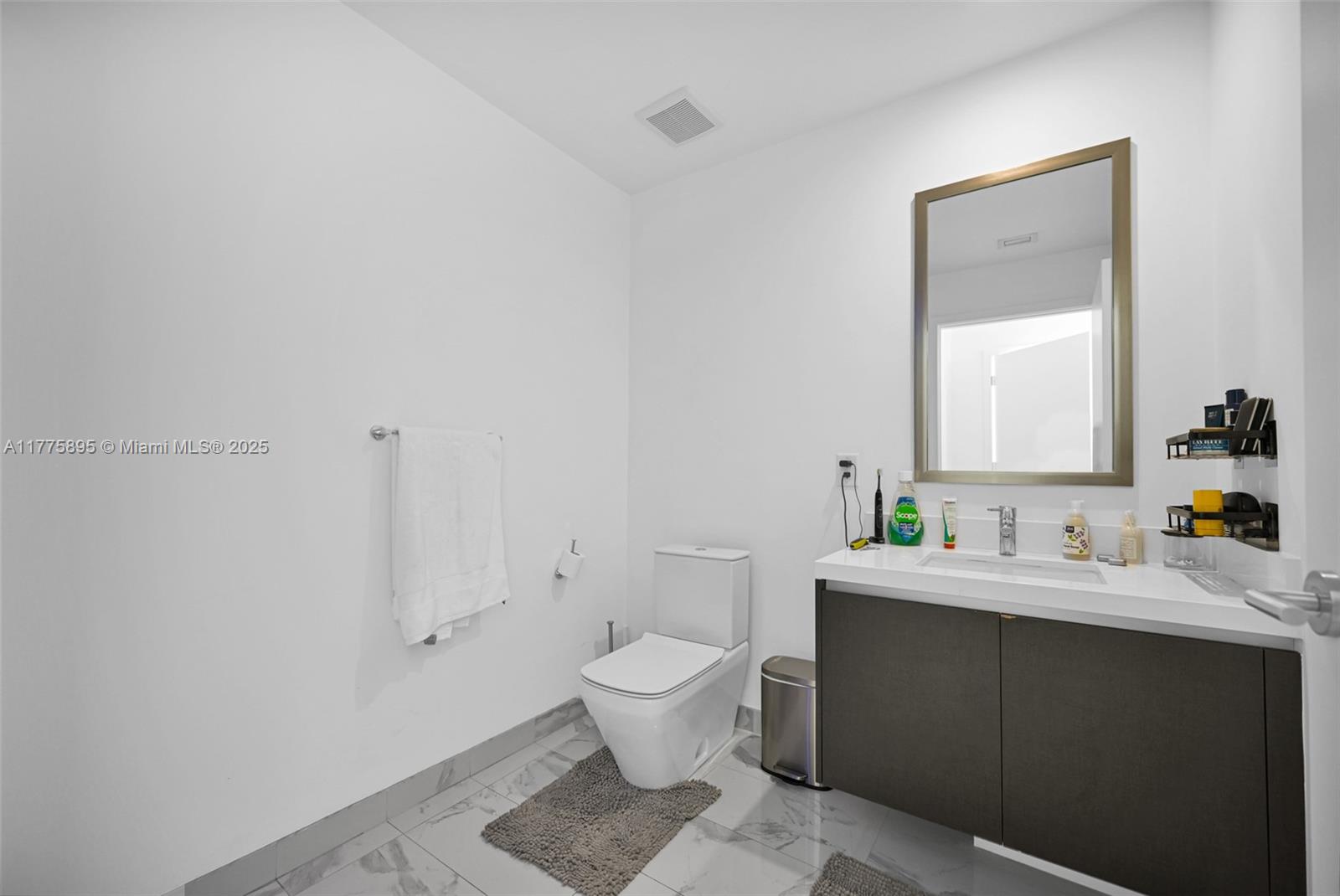 851 NE 1st Ave #1407, Miami FL 33132
