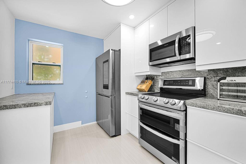 410 SE 2nd St #223, Hallandale Beach, Florida image 18