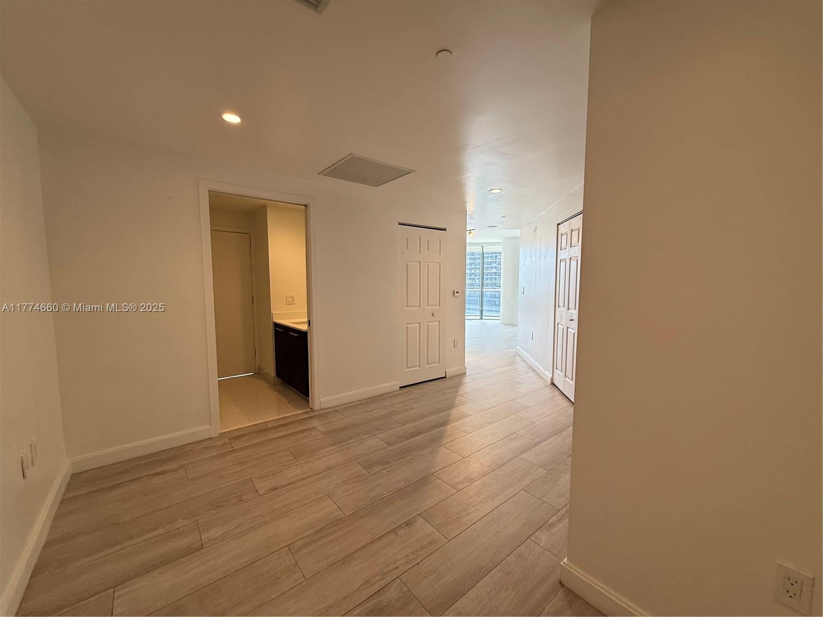 55 SW 9th St #1803, Miami FL 33130