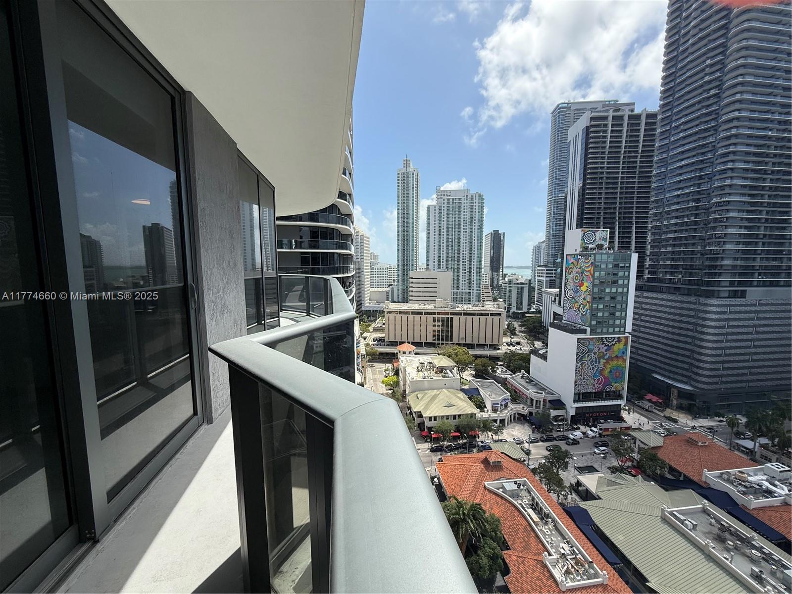 55 SW 9th St #1803, Miami FL 33130