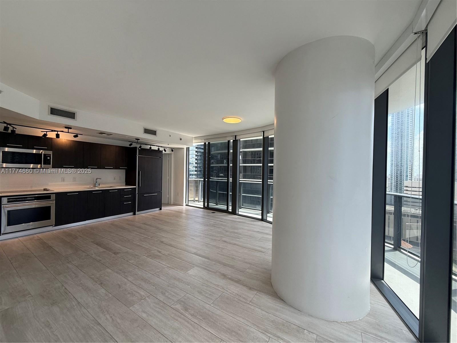 55 SW 9th St #1803, Miami FL 33130