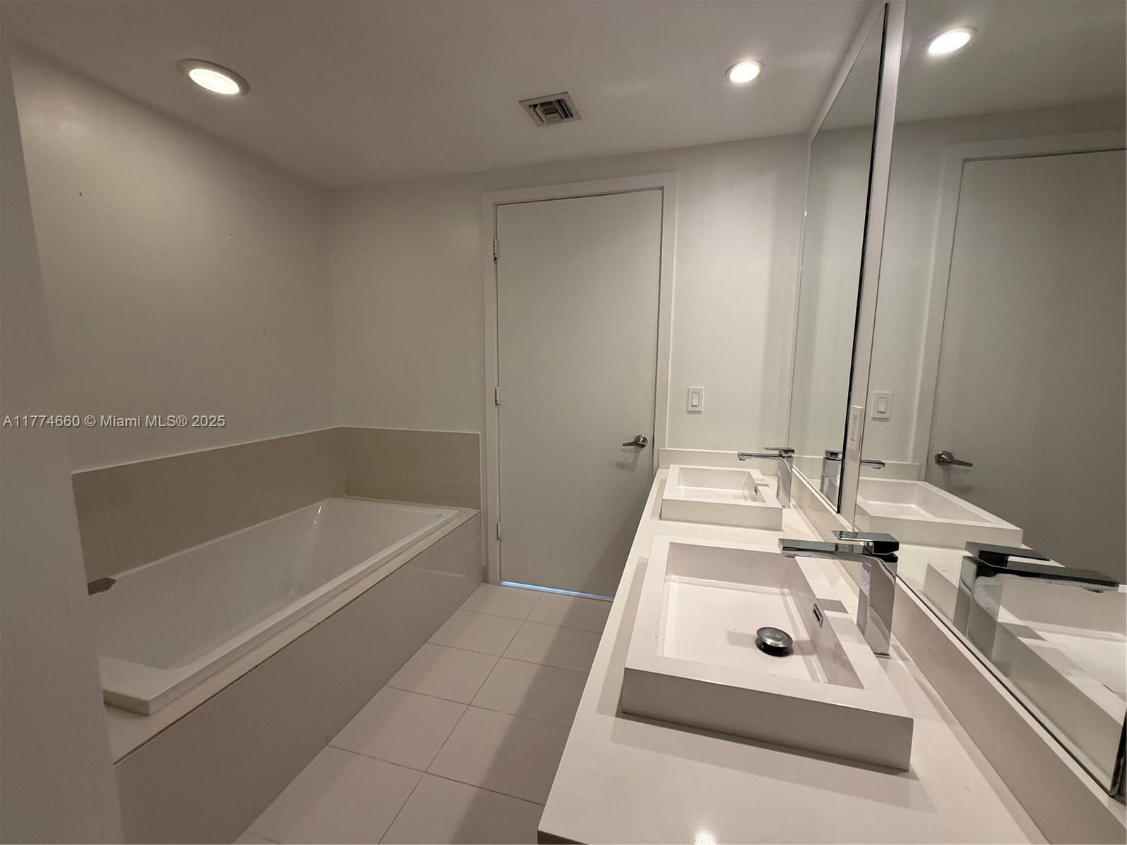 55 SW 9th St #1803, Miami FL 33130