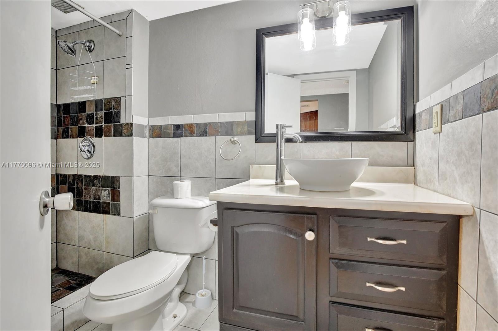 6911 Environ Blvd #3L, Lauderhill, Florida image 1