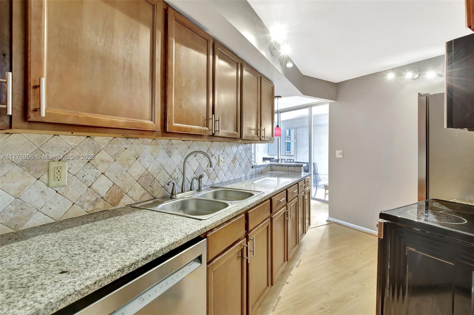 6911 Environ Blvd #3L, Lauderhill, Florida image 11