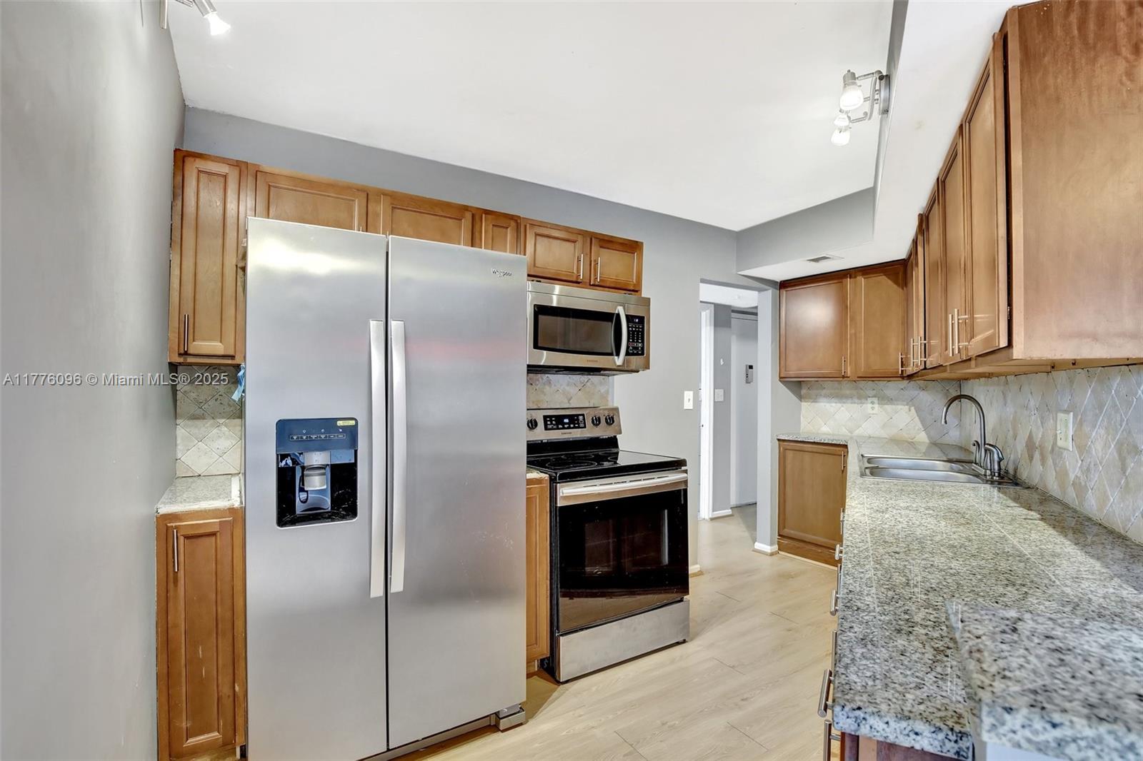 6911 Environ Blvd #3L, Lauderhill, Florida image 2