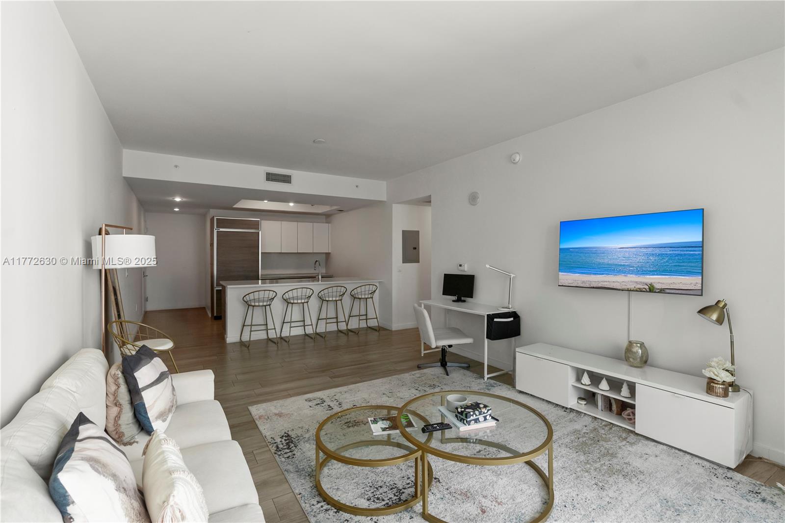 Listing Photo 11