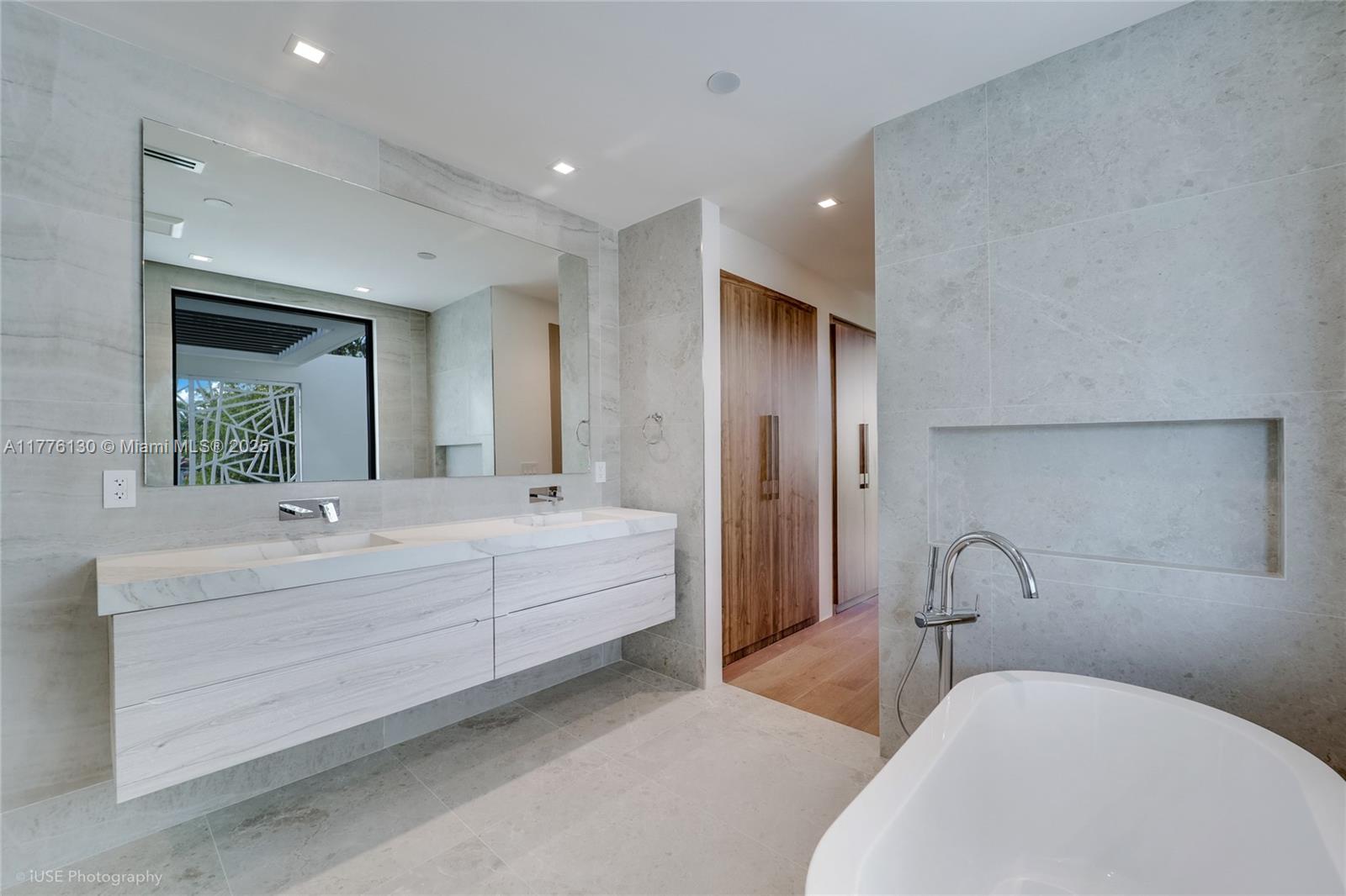 5825 Alton Rd, Miami Beach, Florida image 11