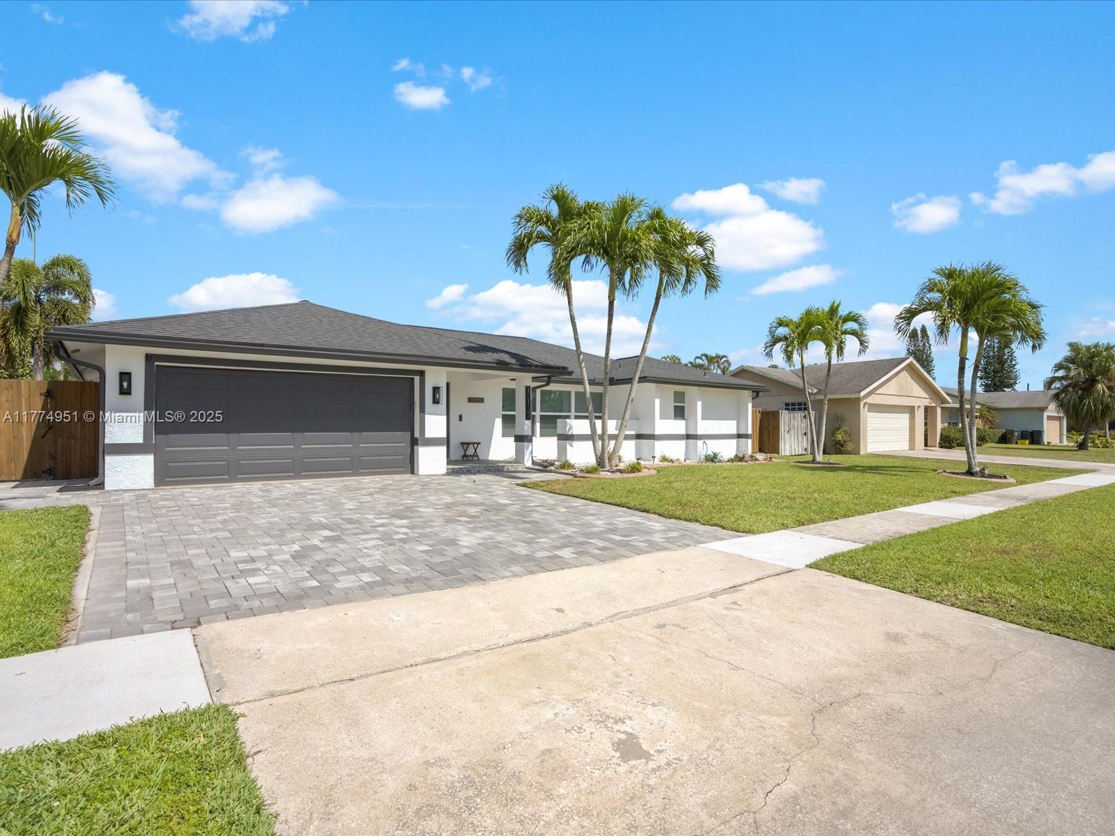 12137 Stratford St, Wellington, Florida image 3