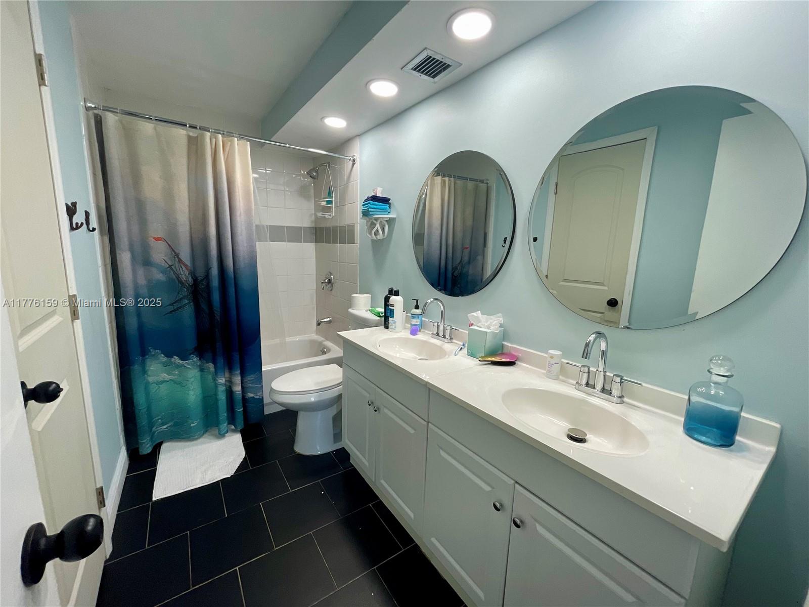 437 Golden Isles Dr #9B-C, Hallandale Beach, Florida image 22