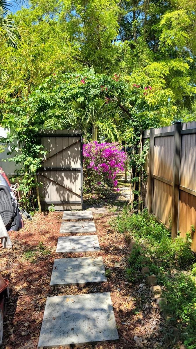 Residential, Biscayne Park, Florida image 22