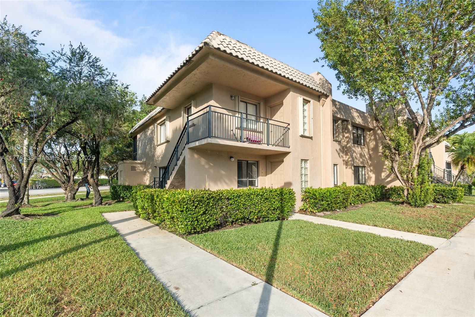 340 Racquet Club Rd #201, Weston, Florida image 2