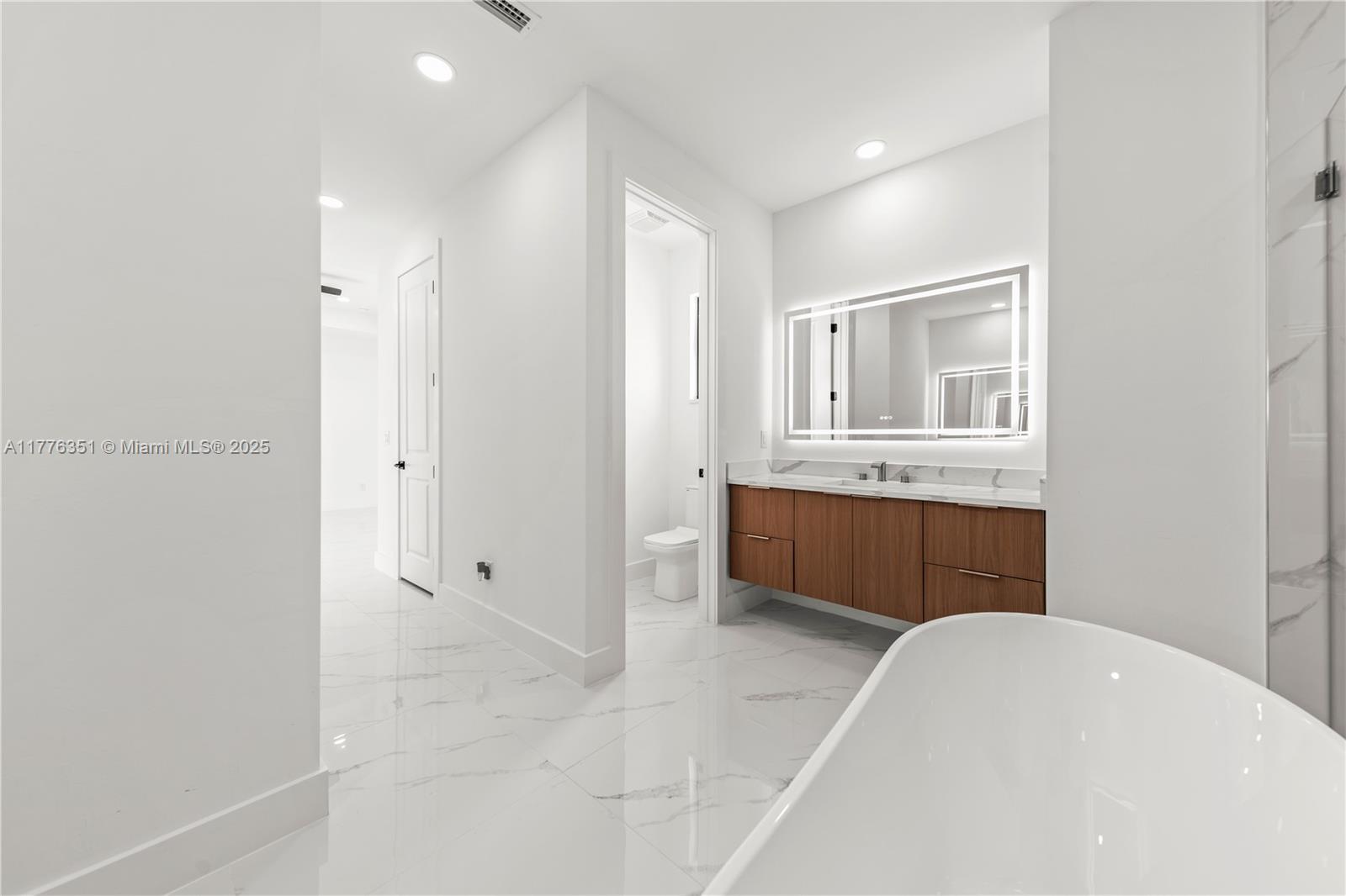 122 NE 20 Ter, Cape Coral, Florida image 25
