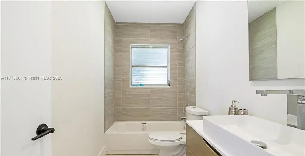 9380 SW 179th Ter, Palmetto Bay, Florida image 24