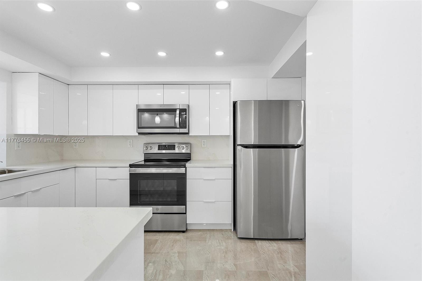 600 Parkview Dr #1123, Hallandale Beach, Florida image 13
