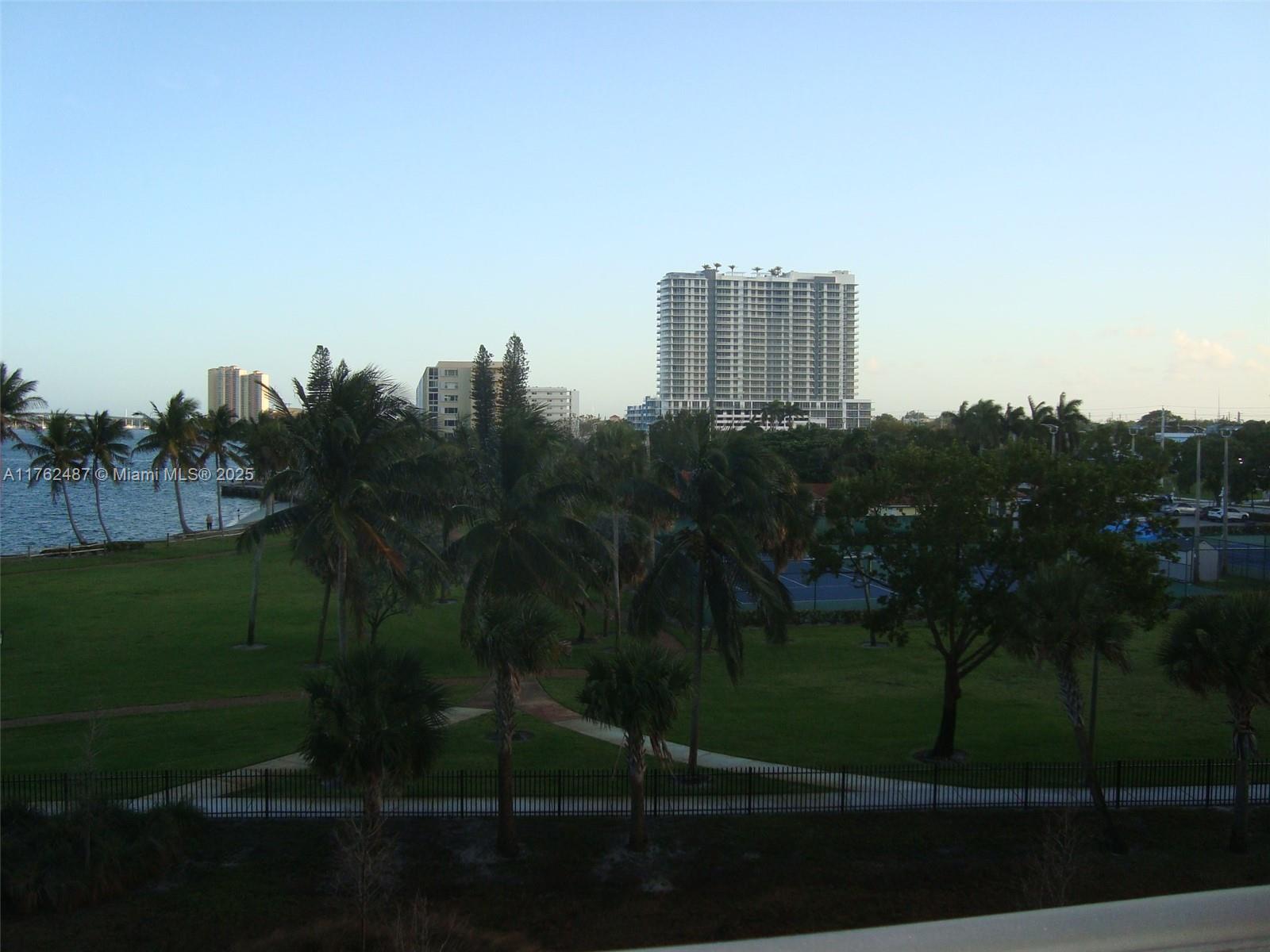 801 Lake Shore Drive #414, Lake Park, Florida image 17