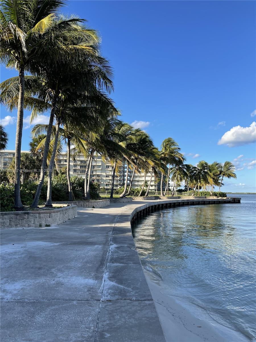 801 Lake Shore Drive #414, Lake Park, Florida image 38