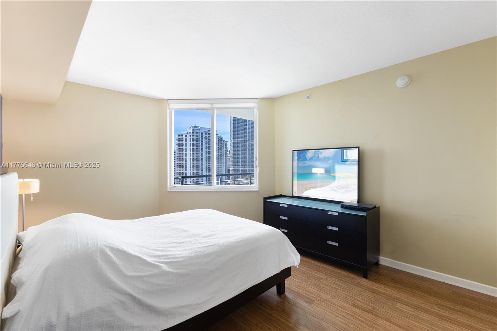 335 S Biscayne Blvd #2807, Miami FL 33131