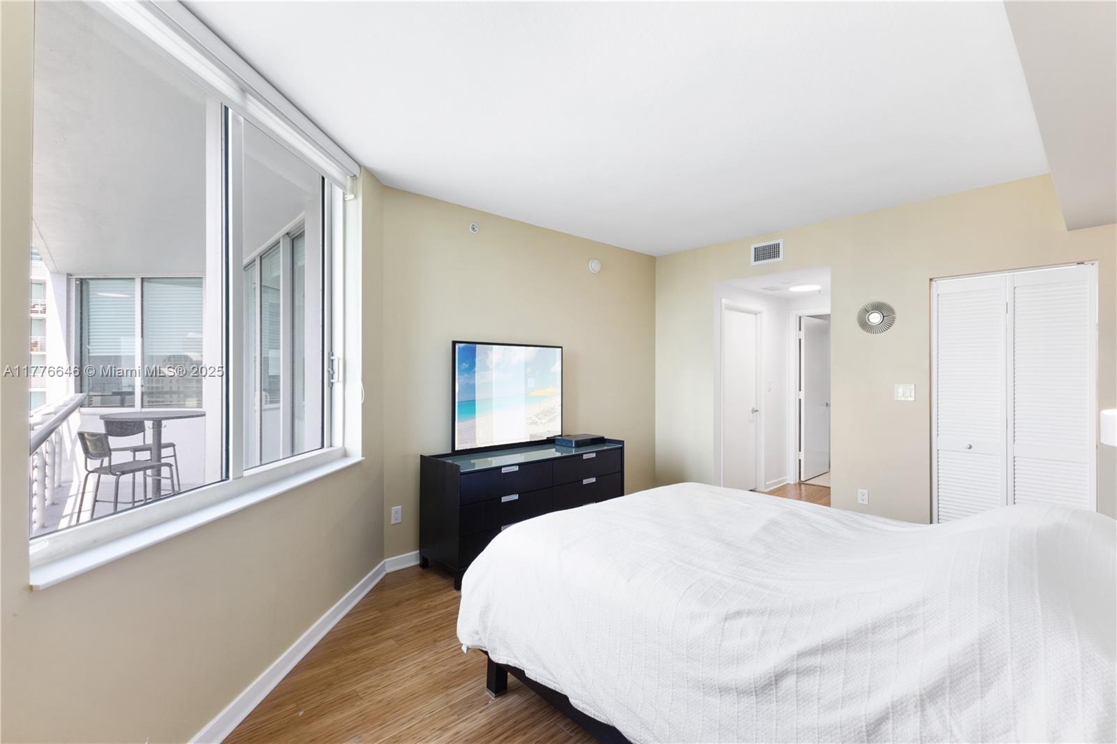 335 S Biscayne Blvd #2807, Miami FL 33131