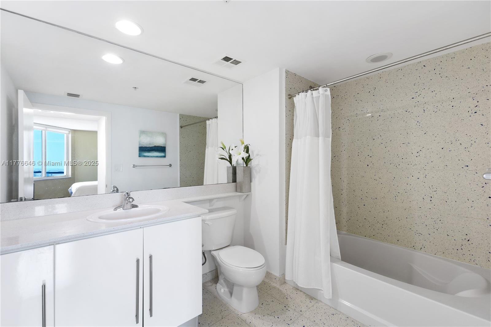 335 S Biscayne Blvd #2807, Miami FL 33131