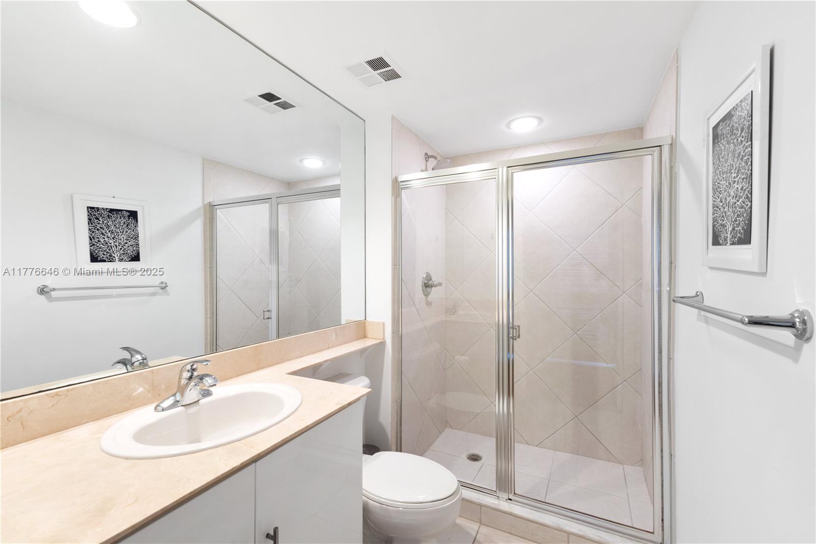 335 S Biscayne Blvd #2807, Miami FL 33131