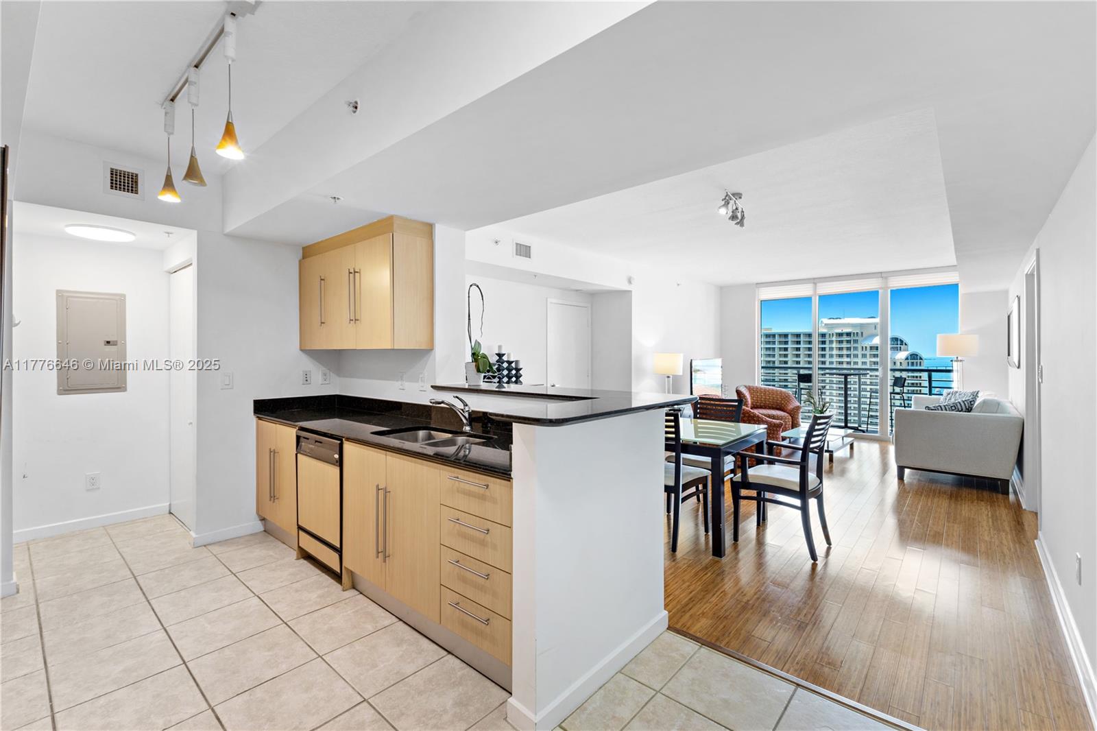 335 S Biscayne Blvd #2807, Miami FL 33131