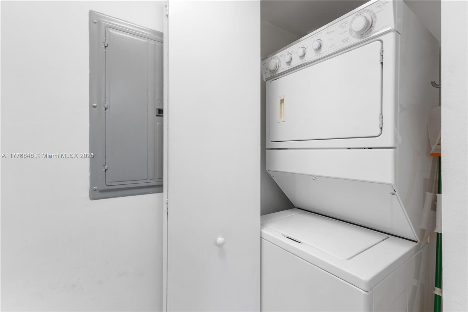 335 S Biscayne Blvd #2807, Miami FL 33131