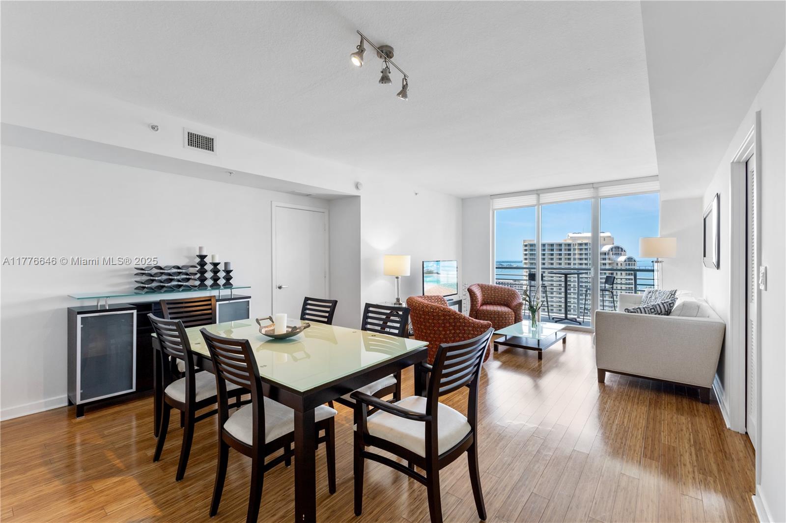 335 S Biscayne Blvd #2807, Miami FL 33131