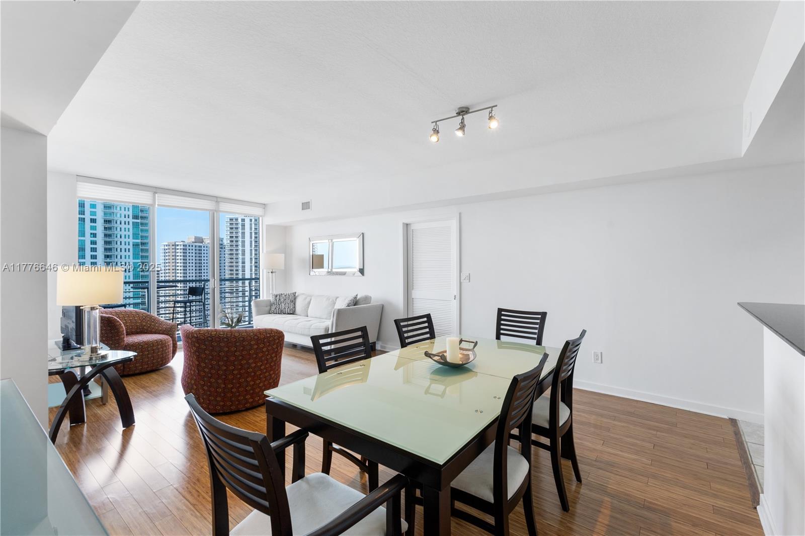 335 S Biscayne Blvd #2807, Miami FL 33131