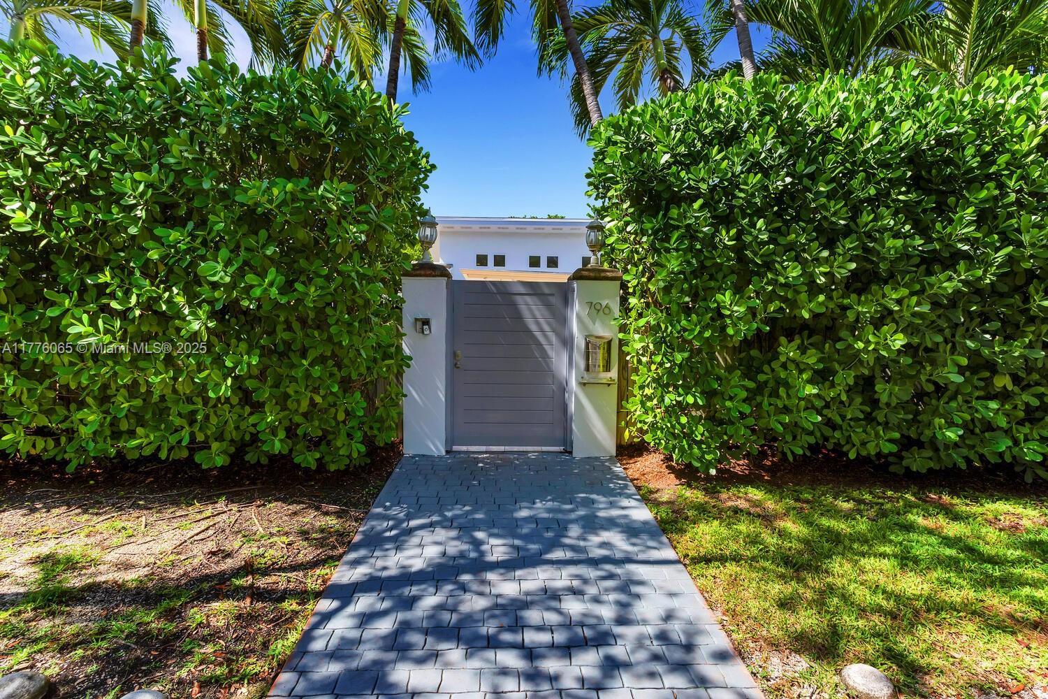 796 Glenridge Rd Key Biscayne, FL 33149
