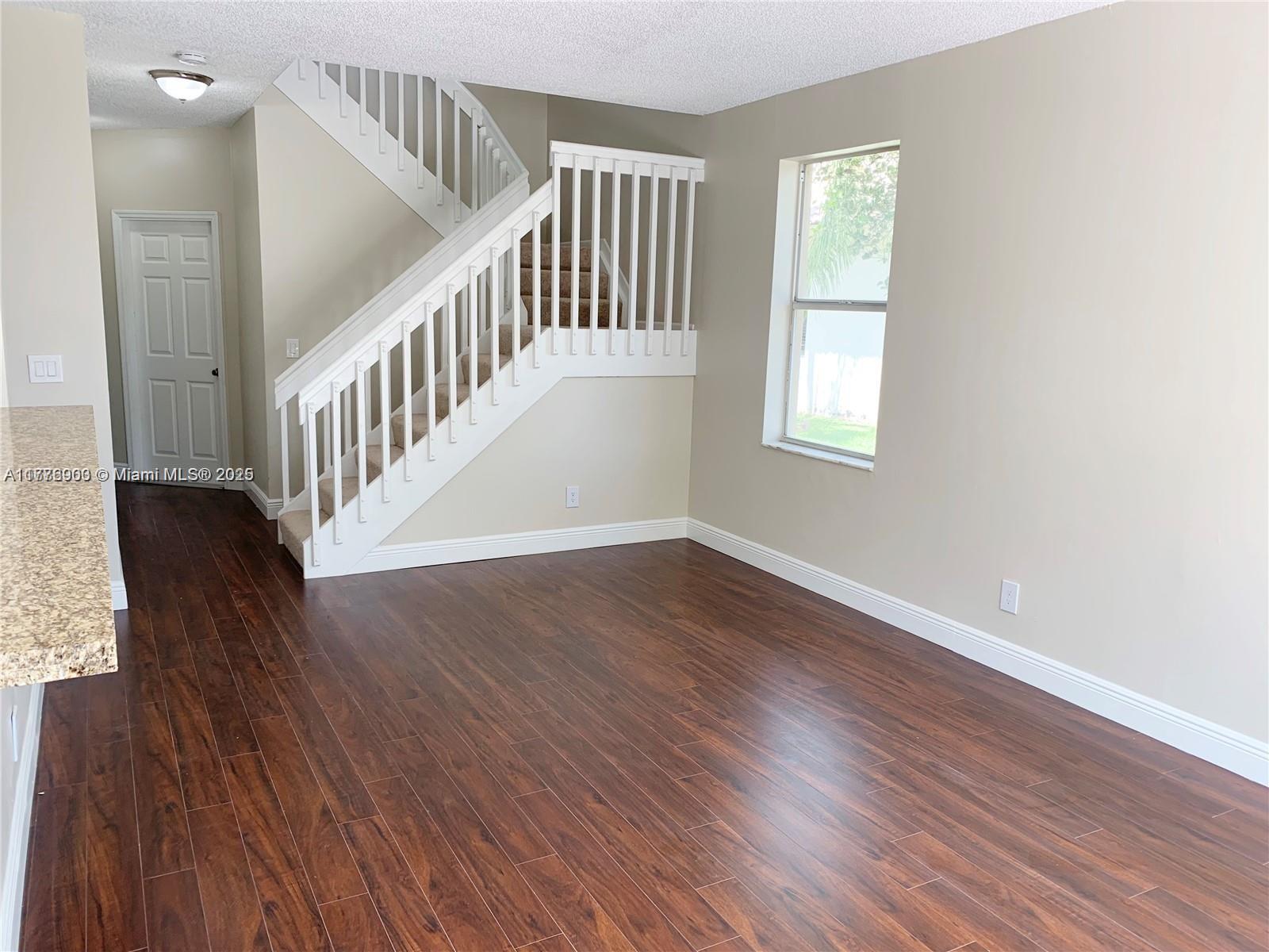 Listing Photo 12
