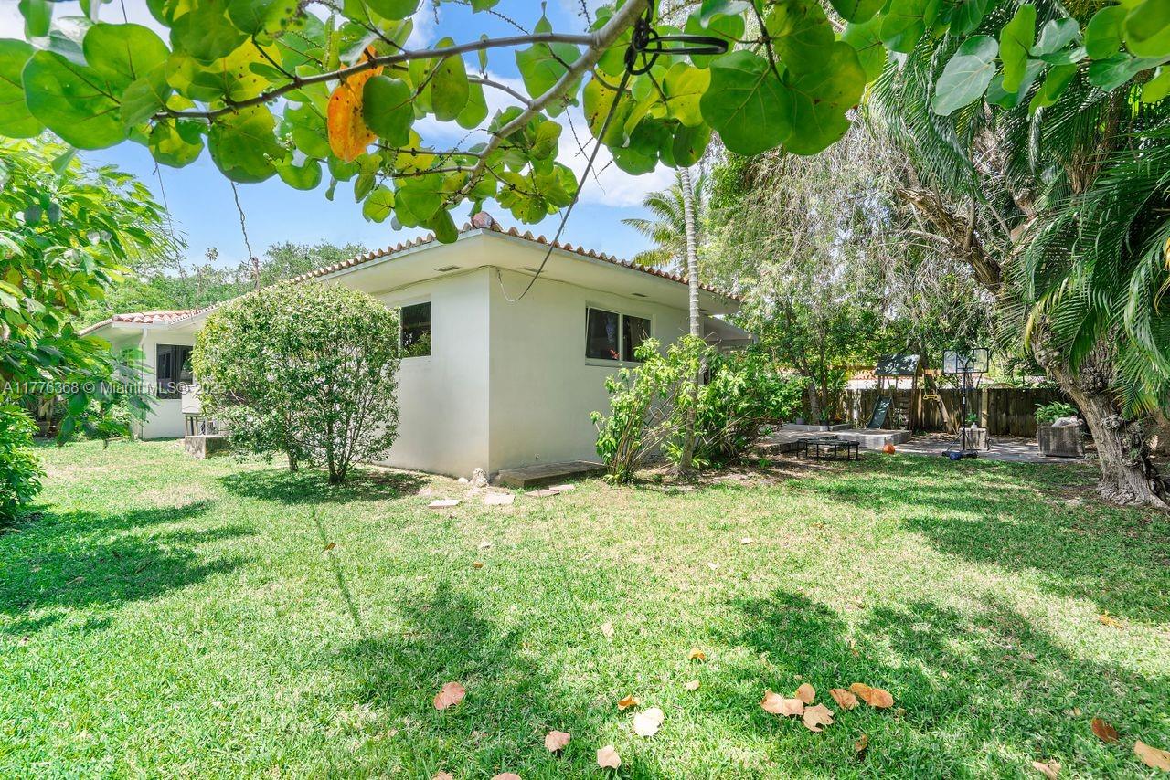 10619 NE 10th Pl, Miami Shores, Florida image 38