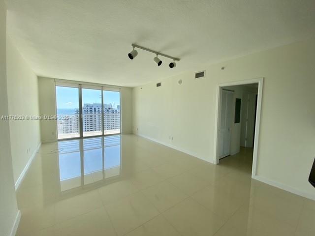 325 S Biscayne Blvd #4215, Miami FL 33131