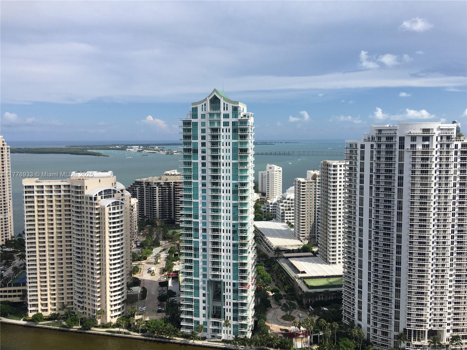 325 S Biscayne Blvd #4215, Miami FL 33131