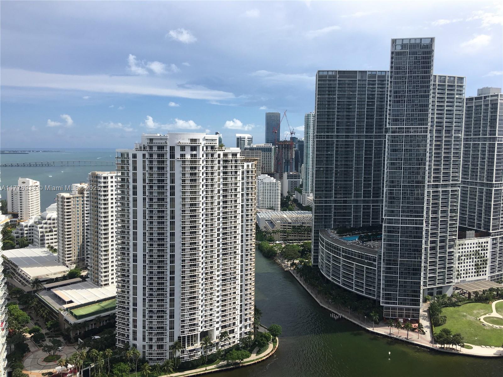 325 S Biscayne Blvd #4215, Miami FL 33131
