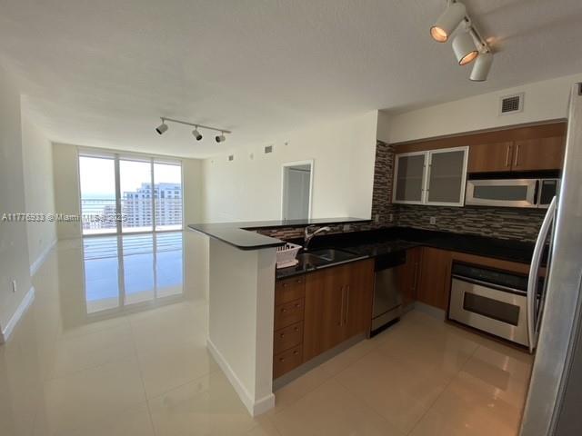 325 S Biscayne Blvd #4215, Miami FL 33131
