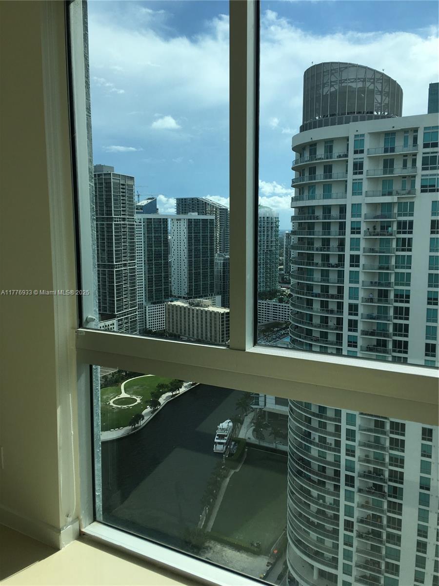 325 S Biscayne Blvd #4215, Miami FL 33131