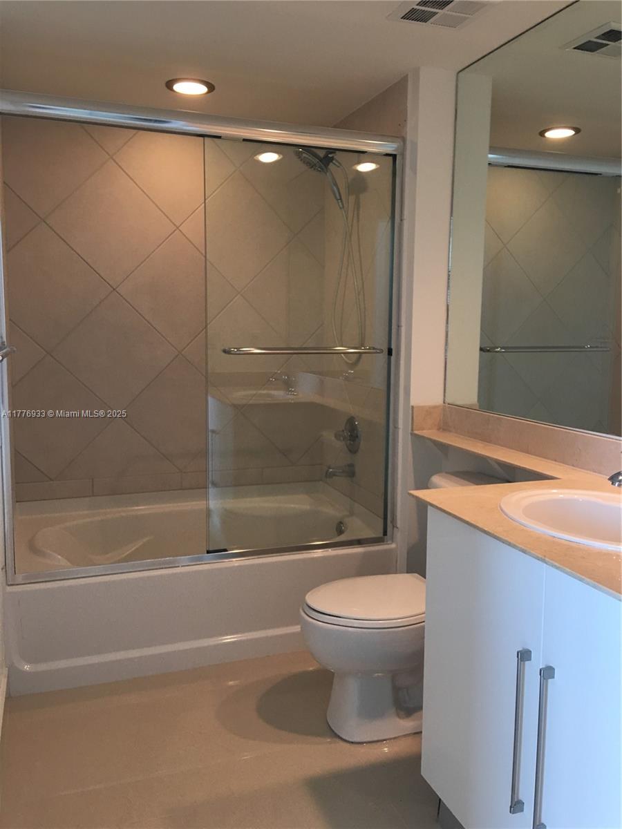 325 S Biscayne Blvd #4215, Miami FL 33131