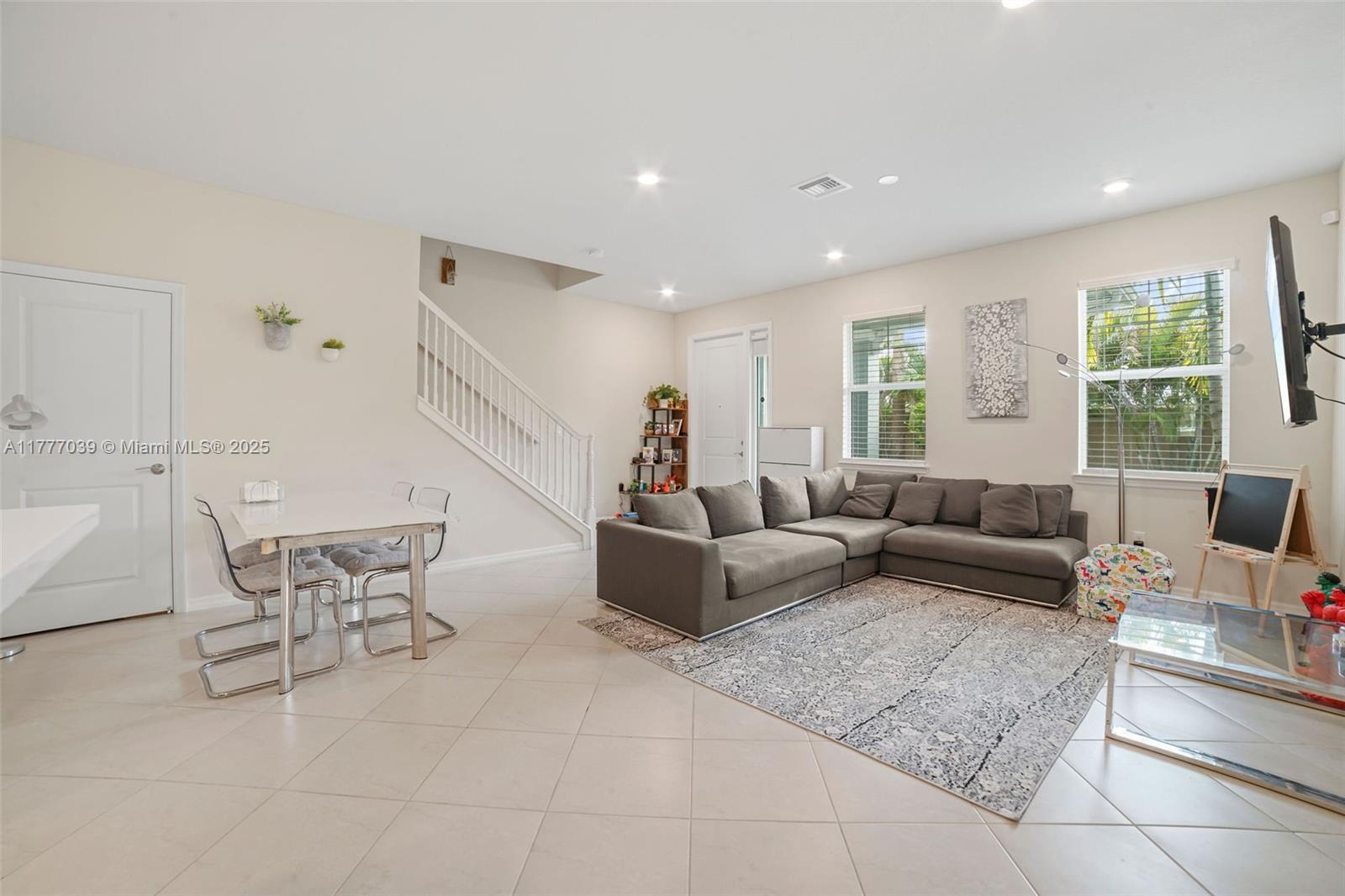 4154 Greenway Dr, Hollywood, Florida image 9