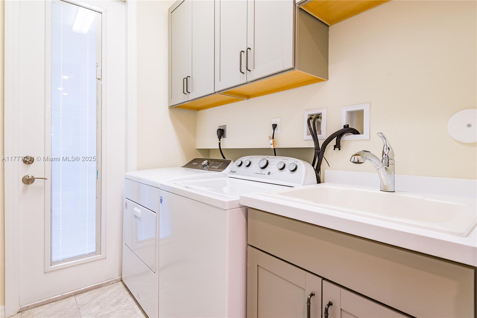 4144 Greenway Dr, Hollywood, Florida image 11