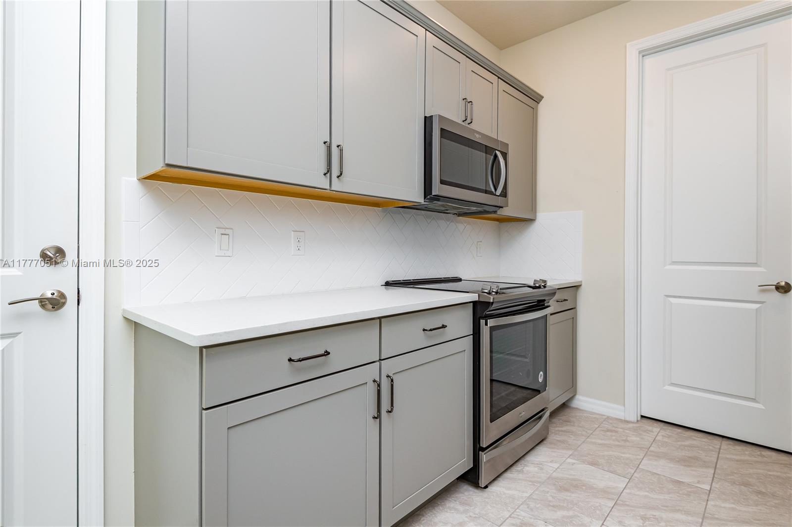 4144 Greenway Dr, Hollywood, Florida image 4