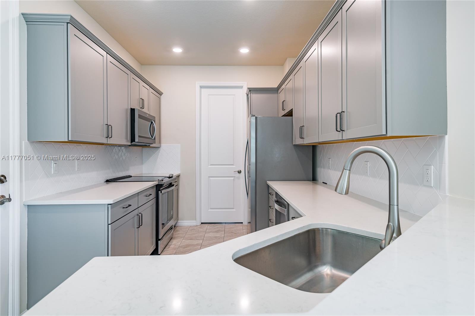 4144 Greenway Dr, Hollywood, Florida image 5