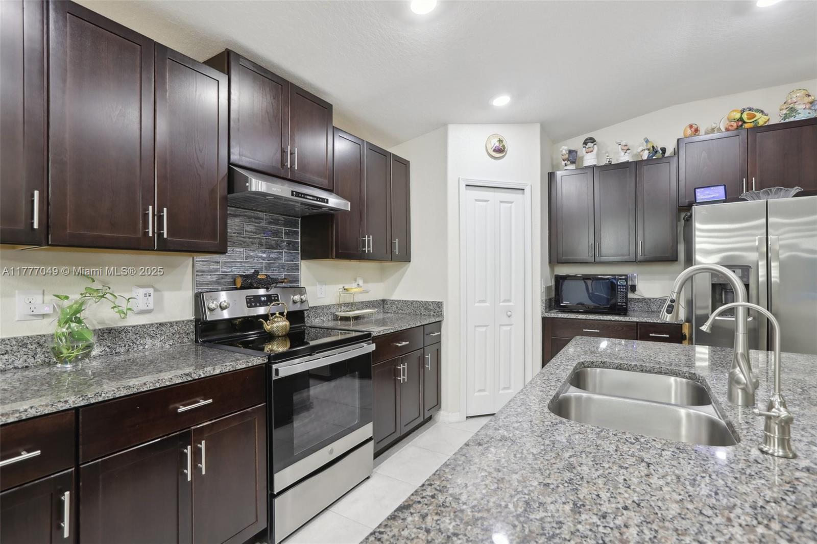 13405 Willow Bluestar Loop, Riverview, Florida image 18